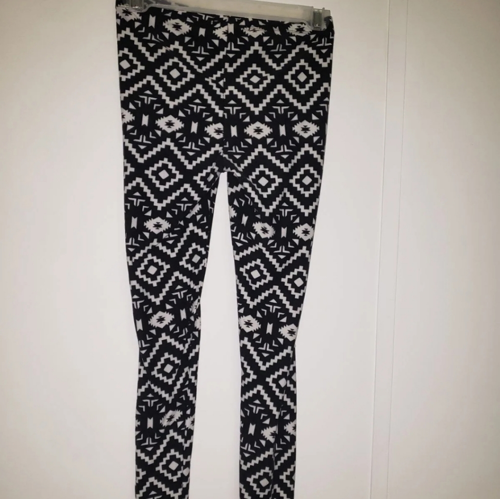 Black and white leggings